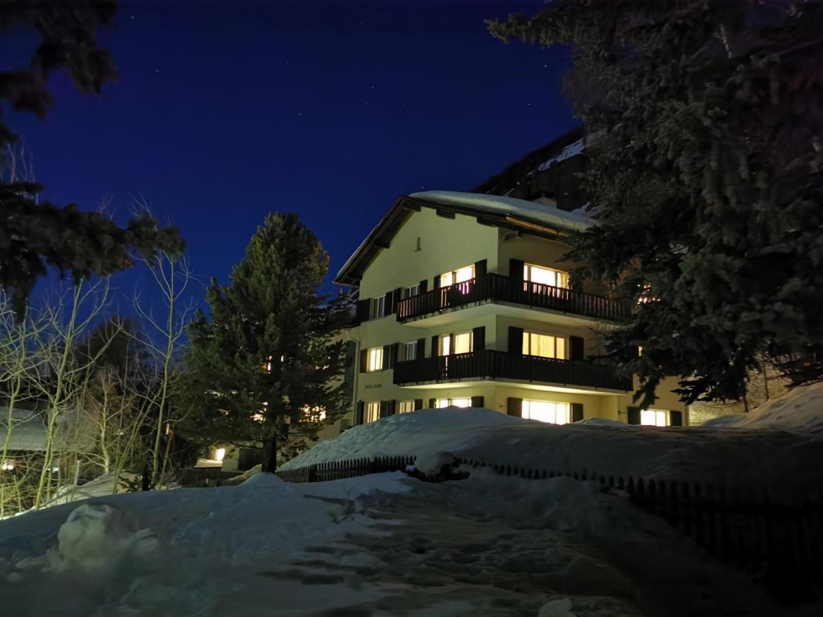 Ferienwohnung Pontresina - Chesa Andrea - Gartensitzplatz Exteriér fotografie